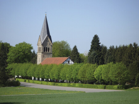 Bergkirchen im Sommer