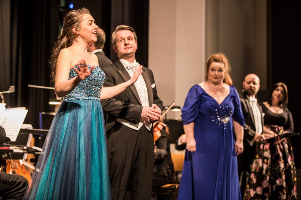 Nachgesalzt: Operetten mit talentierten Solisten und dem Orchester des Landestheaters Detmold