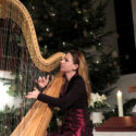 Harfenistin Jasmin-Isabel Kühne bei ihrem Konzert in der Kirche zu Bergkirchen