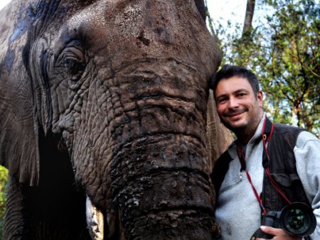 Pressefoto Multivisionsshow Südafrika, Autor mit Elefant