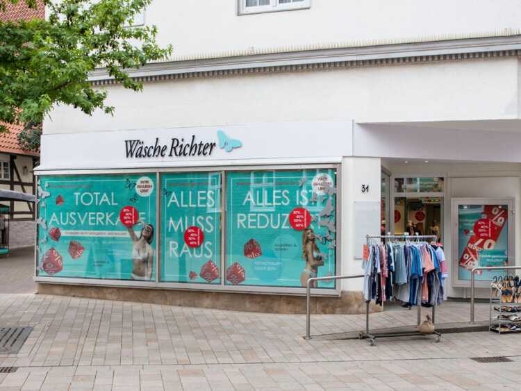 Foto von der Ladenfront des Wäschegeschäftes Richter