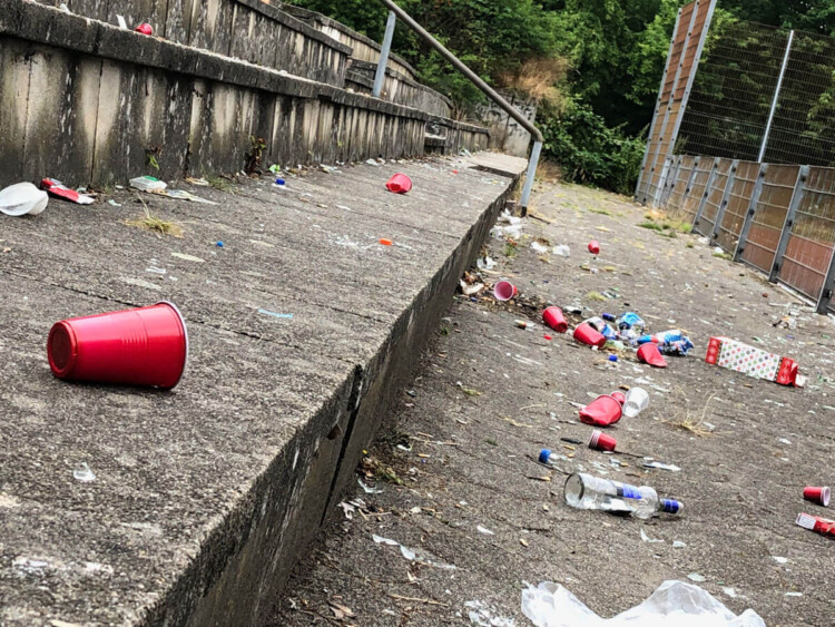 Müllhaufen an öffentlichen Plätzen