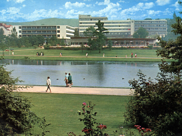 Ansicht Kurparksee, Seeterrassen und Lipperlandklinik Bad Salzuflen um 1970