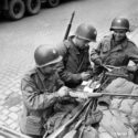 Soldaten am Herforder Tor (1945)