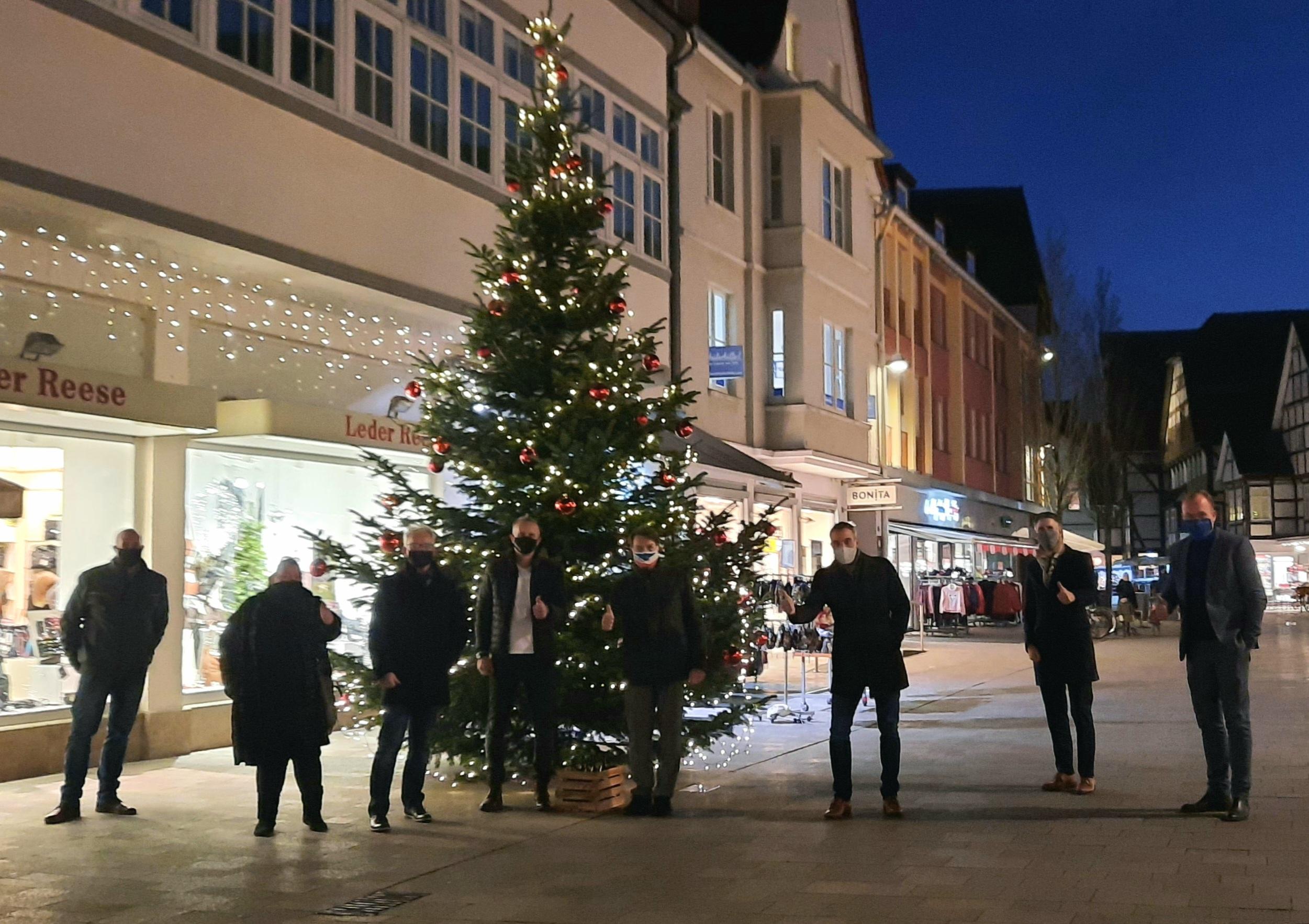 Anschalten der Weihnachtsbeleuchtung