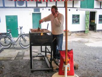 Thorsten Gronemeier beim grillen