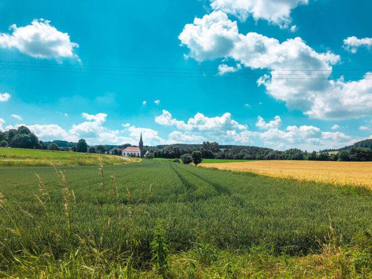 Felder im Dorf