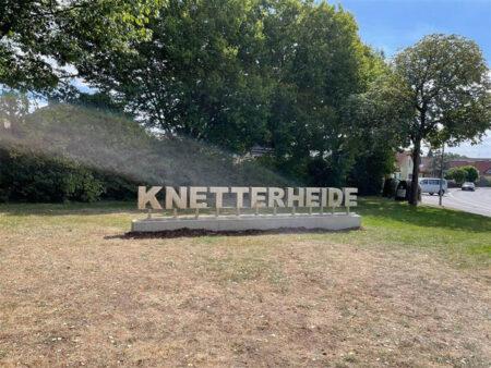 Foto des Knetterheide-Schriftzugs